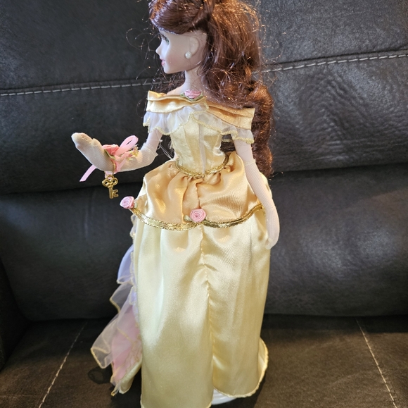 Brass Key Collection Beauty and The Beast Belle porcelain doll figurine 15in - Picture 3 of 5